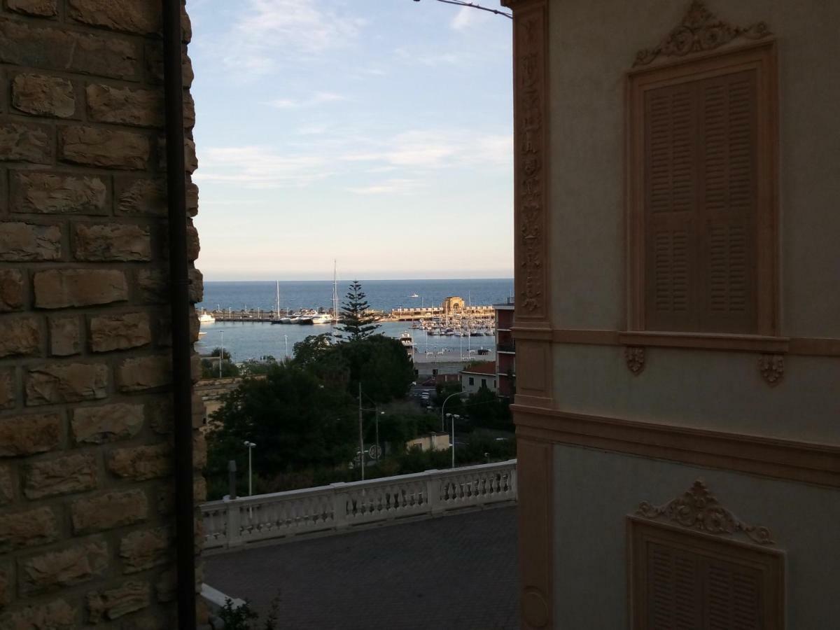 Isola Di Man Imperia Exterior foto
